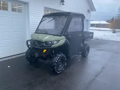 2018 Can-Am Defender HD5 EPS — photo 1 of 8