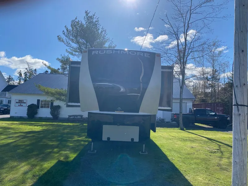 2015 Rushmore 44 Lincoln — photo 3 of 20