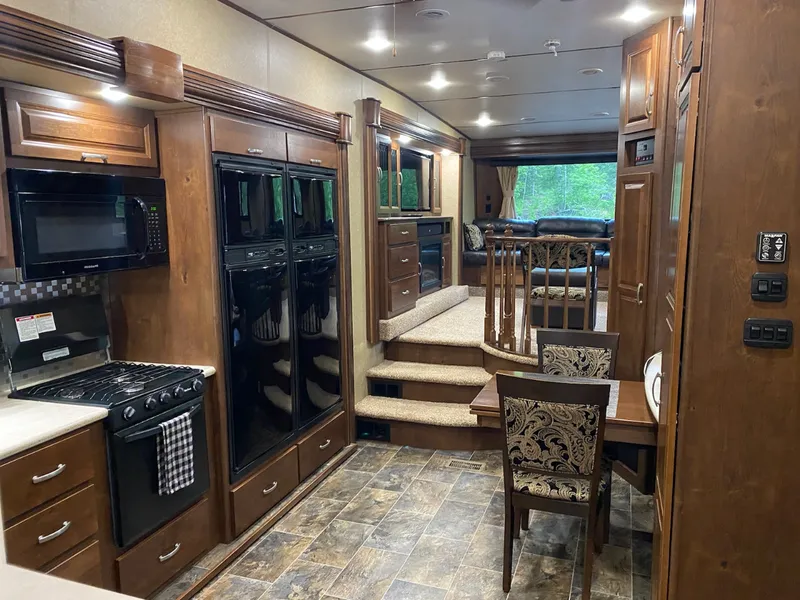 2015 Rushmore 44 Lincoln — photo 15 of 20