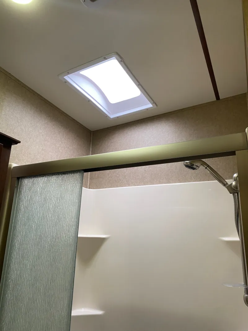 2015 Rushmore 44 Lincoln — photo 18 of 20