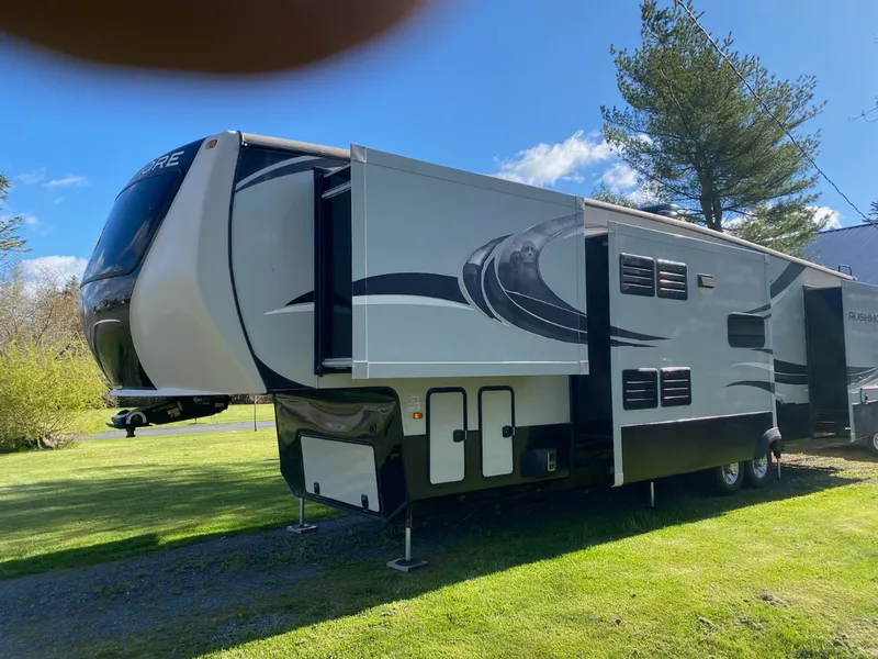 2015 Rushmore 44 Lincoln — photo 4 of 20