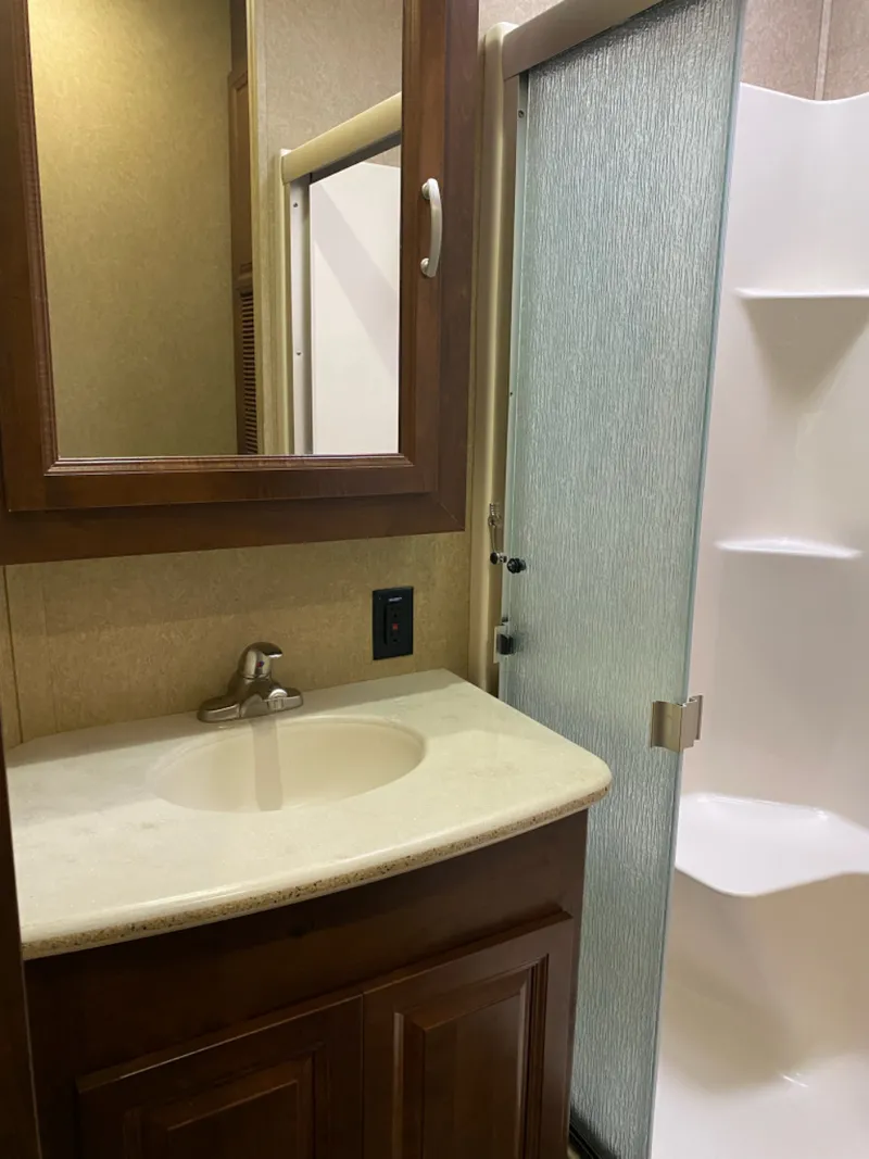 2015 Rushmore 44 Lincoln — photo 17 of 20