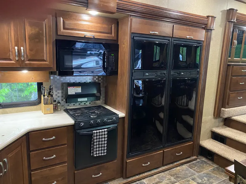 2015 Rushmore 44 Lincoln — photo 9 of 20