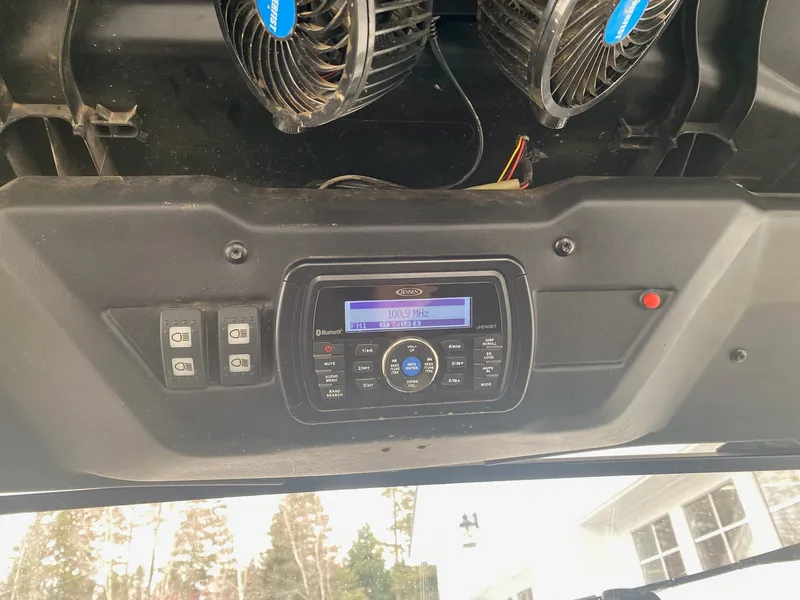 2021 Can-Am Defender HD10 XMR — photo 10 of 12