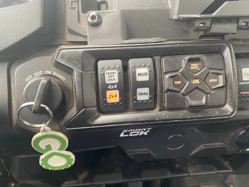 2021 Can-Am Defender HD10 XMR — photo 8 of 12