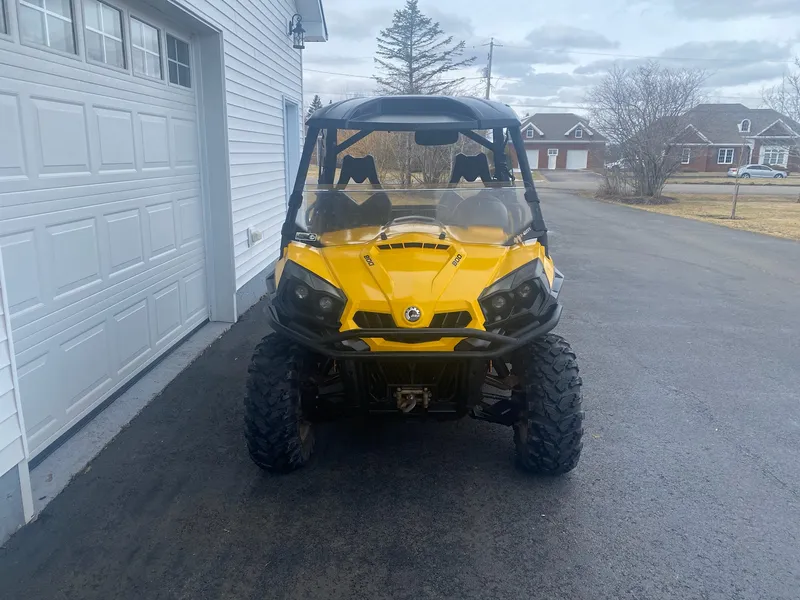 2014 Can-Am Commander XT — photo 2 of 6