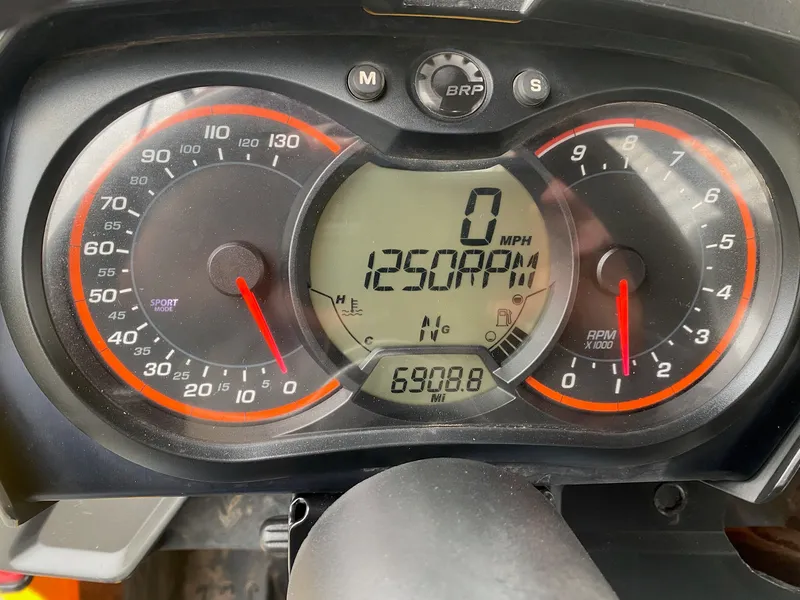 2014 Can-Am Commander XT — photo 10 of 10