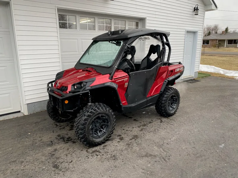 2018 Can-Am Commander 1000R XT — photo 3 of 7