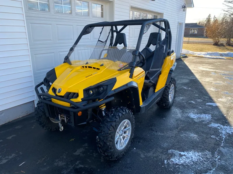 2013 Can-Am Commander 800XT — photo 2 of 9