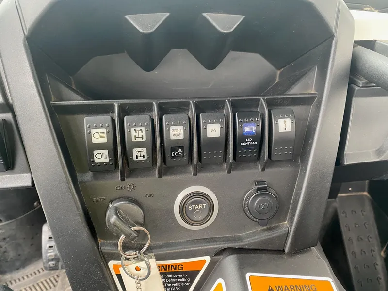 2015 Can-Am Commander 800XT — photo 8 of 14