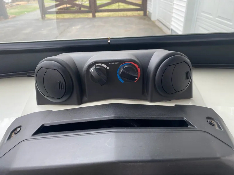 2015 Can-Am Commander 800XT — photo 10 of 14