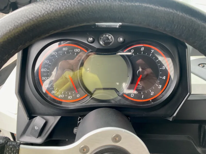 2015 Can-Am Commander 800XT — photo 9 of 14