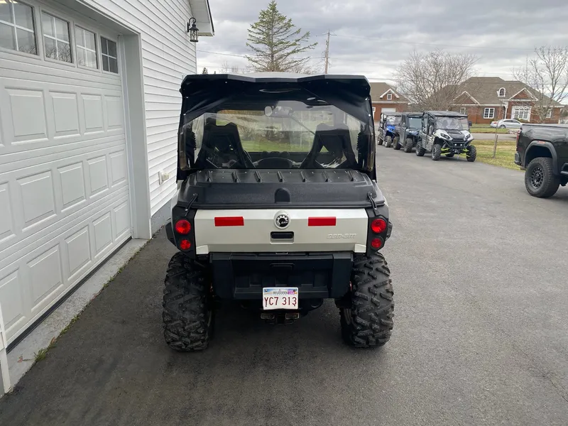 2015 Can-Am Commander 800XT — photo 7 of 14