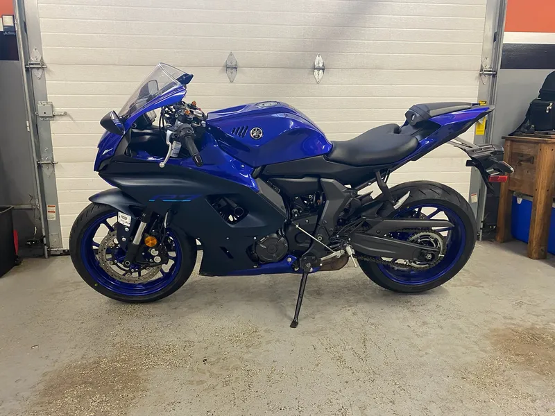 2023 Yamaha R7 — photo 10 of 10