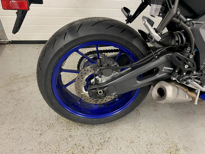 2023 Yamaha R7 — photo 7 of 10
