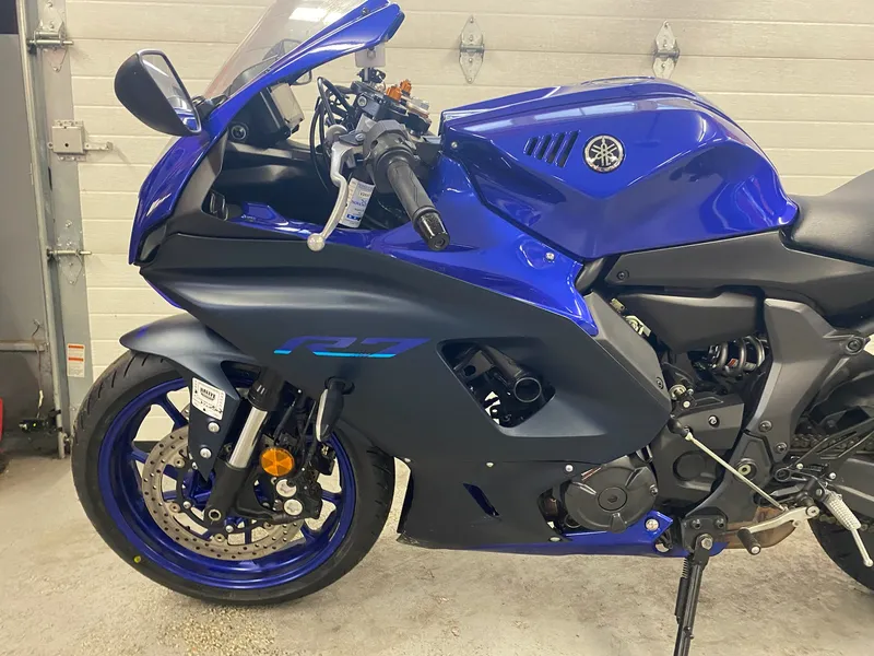 2023 Yamaha R7 — photo 3 of 10
