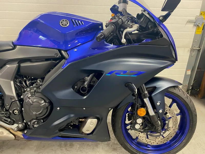 2023 Yamaha R7 — photo 9 of 10