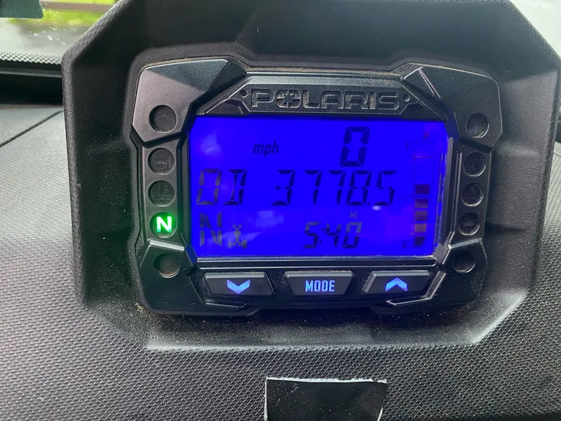 2023 Polaris Ranger 1000 Premium MAX 4dr — photo 10 of 11