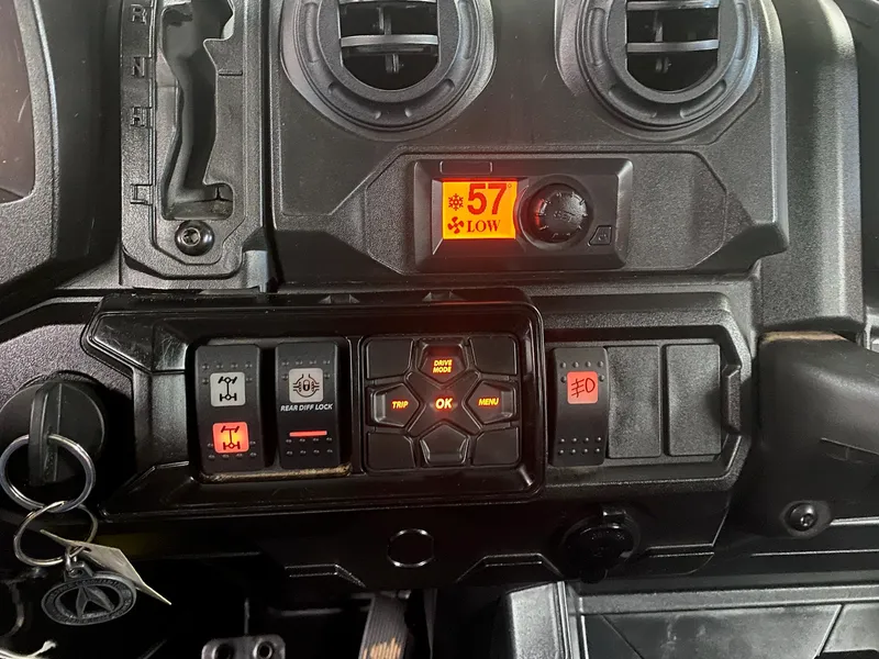 2022 Can-Am Defender Lone Star Max — photo 17 of 20
