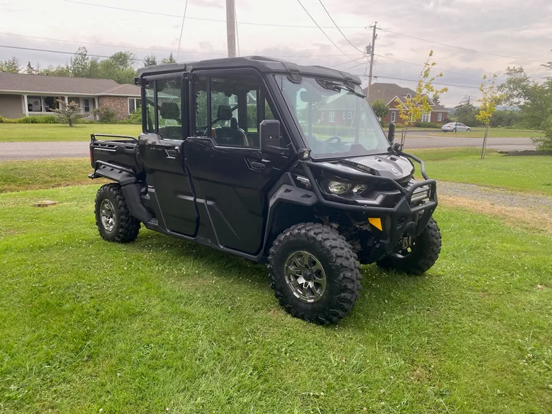 2022 Can-Am Defender Lone Star Max — photo 2 of 20