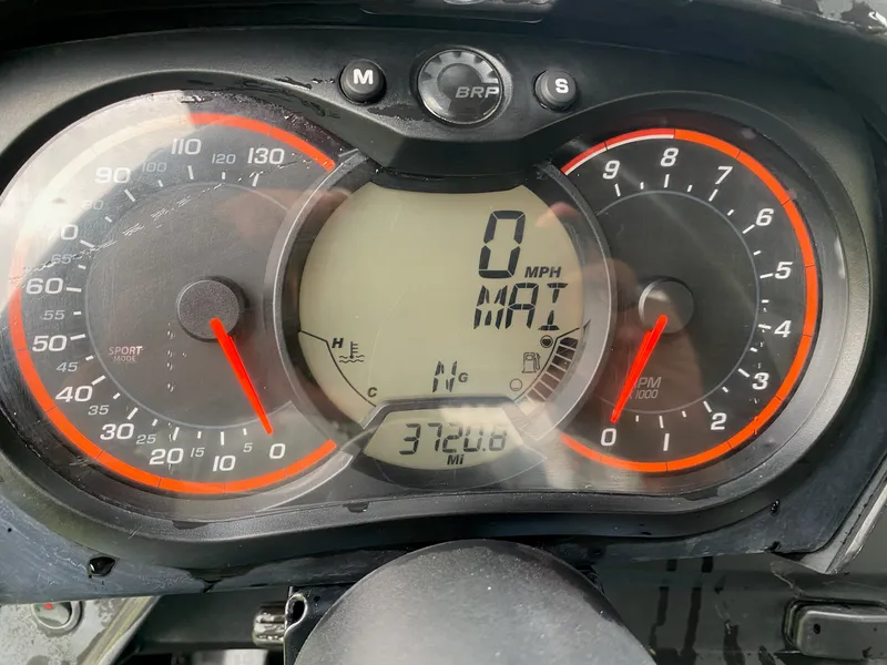 2020 Can-Am Commander 1000R Limited — photo 7 of 11