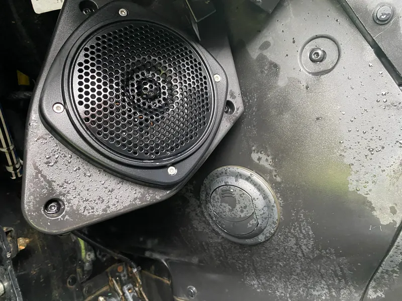 2020 Can-Am Commander 1000R Limited — photo 10 of 11