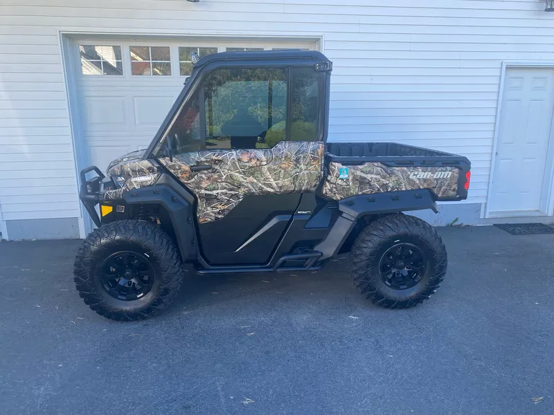 2024 Can-Am Defender Ltd — photo 2 of 9