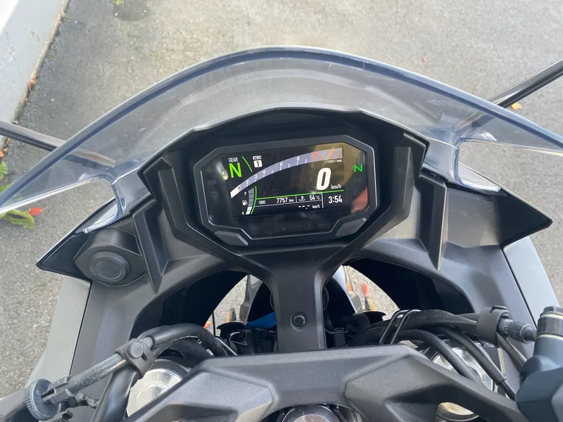 2023 Kawasaki Ninja 650 — photo 6 of 8