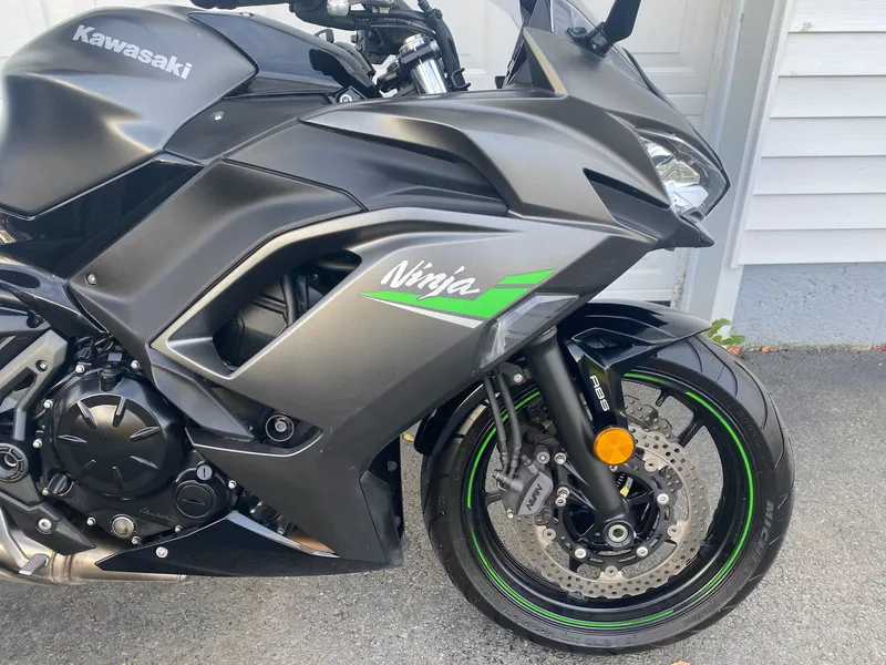 2023 Kawasaki Ninja 650 — photo 2 of 8
