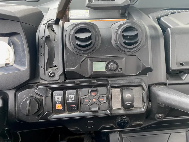 2024 Can-Am Defender HD10 Limited — photo 11 of 15